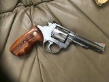 SMITH & WESSON 651, 22 MAGNUM, 4” STAINLESS, “LEW HORTON” WITH BEAUTIFUL WALNUT FINGER GROOVE GRIPS, NEW UNFIRED IN THE BOX - 3 of 7