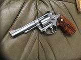 SMITH & WESSON 651, 22 MAGNUM, 4” STAINLESS, “LEW HORTON” WITH BEAUTIFUL WALNUT FINGER GROOVE GRIPS, NEW UNFIRED IN THE BOX - 2 of 7
