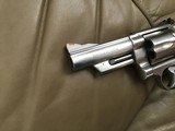SMITH & WESSON 629 NO DASH, 44 MAGNUM, STAINLESS, I BELIEVE THIS WAS MFG. IN THE FIRST YR. OF THE 629, IT IS UNFIRED IN THE BOX,+ WOODPRESENTATION - 8 of 9