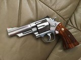 SMITH & WESSON 629 NO DASH, 44 MAGNUM, STAINLESS, I BELIEVE THIS WAS MFG. IN THE FIRST YR. OF THE 629, IT IS UNFIRED IN THE BOX,+ WOODPRESENTATION - 2 of 9