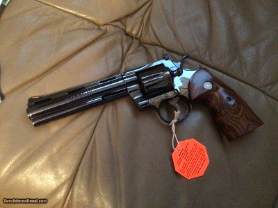 COLT PYTHON “ELITE” 357 MAGNUM, 6” ROYAL BLUE, NEW UNFIRED, UNTURNED IN THE BOX WITH OWNERS MANUAL, HANG TAG, COLT LETTER, ETC. - Image 3 of 4