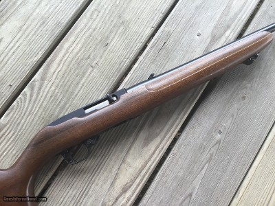 RUGER 10-22, 22 LR., WALNUT FINGER GROOVE WALNUT STOCK 99+% COND. - Image 4 of 7