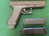 GLOCK 22, 40 S&W, CAL., 2ND GENERATION, 3 MAG’S, LIKE NEW IN THE BOX WITH OWNERS MANUAL WITH 3 MAGS, - 3 of 4