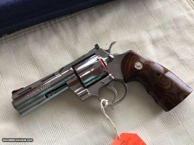 COLT PYTHON 357 MAGNUM “ELITE” 4” BARREL, BRIGHT STAINLESS, NEW UNFIRED IN THE BOX WITH OWNERS MANUAL, HANG TAG, COLTLETTER, ETC. MFG 2003 - Image 3 of 4