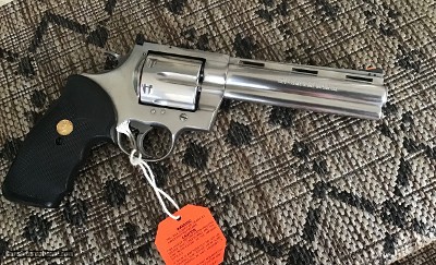 COLT ANACONDA 44 MAGNUM, 6” STAINLESS, NEW IN THE COLT PICTURE BOX WHICH THE EARLY ANACONDAS CAME IN - Image 2 of 6
