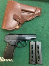 MAKAROV 9MM EAST GERMAN, NO IMPORT MARKS, 2 MAGAZINES, MATCHING SERIAL NUMBERS, WITH HOLSTER, VERY HIGH COND. - 1 of 4