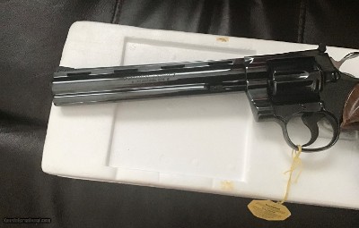 COLT PYTHON “TARGET” 38 SPC. 8” BARREL, ROYAL BLUE, NEW UNFIRED, UNTURNED 100% COND. IN THE BOX WITH OWNERS MANUAL, HANG TAG, ETC. - Image 2 of 8