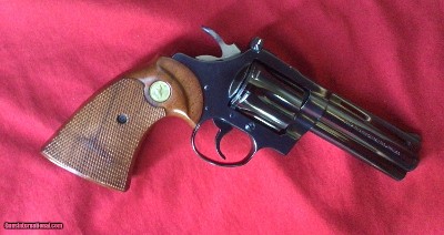 COLT DIAMONDBACK 22 LR. 4” BLUE, NEW UNFIRED IN THE BOX WITH OWNERS, MANUAL, HANG TAG, COLT LETTER, COLT SCREW DRIVER & OTHER PAPERS THAT CAME IN BOX - Image 2 of 6
