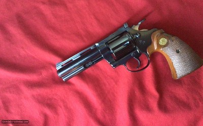 COLT DIAMONDBACK 22 LR. 4” BLUE, NEW UNFIRED IN THE BOX WITH OWNERS, MANUAL, HANG TAG, COLT LETTER, COLT SCREW DRIVER & OTHER PAPERS THAT CAME IN BOX - Image 3 of 6