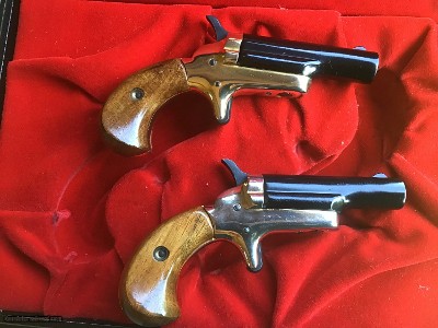 COLT “LORD” DERRINGER SET, 22 SHORT CAL. IN THE ATTRACTIVE WOOD PRESENTATION CASE - Image 4 of 5
