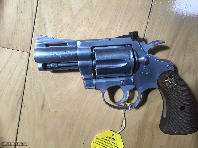 COLT DIAMONDBACK 38 SPC. 2 1/2” ELECTROLESS NICKEL, MFG 1977 NEW IN THE BOX WITH OWNERS MANUAL, HANG TAG, COLT LETTER, COLT SCREW DRIVER, ETC. - Image 2 of 4