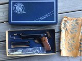 SMITH & WESSON 52-2, 38 MASTER CAL., NEW UNFIRED 100% COND. IN THE BOX WITH 2 FACTORY MAG’S & CLEANING TOOLS IN PLASTIC - 1 of 4