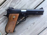 SMITH & WESSON 52-2, 38 MASTER CAL., NEW UNFIRED 100% COND. IN THE BOX WITH 2 FACTORY MAG’S & CLEANING TOOLS IN PLASTIC - 3 of 4