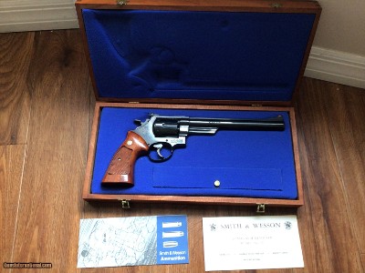 SMITH & WESSON 57 NO DASH, 41 MAGNUM, 8 3/8” BLUE, AS NEW IN THE WOOD PRESENTATION CASE WITH CLEANING TOOLS, OWNERS MANUAL, ETC. - Image 2 of 7