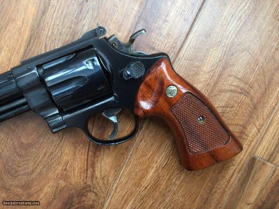SMITH & WESSON 57 NO DASH, 41 MAGNUM, 8 3/8” BLUE, AS NEW IN THE WOOD PRESENTATION CASE WITH CLEANING TOOLS, OWNERS MANUAL, ETC. - Image 4 of 7