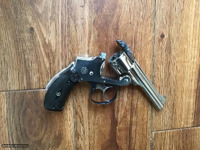 SMITH & WESSON SAFETY HAMMERLESS, LEMON SQUEEZER, TOP BREAK 32 S&W CAL. 3 1/2” BARREL, FACTORY NICKEL, MFG.BEFORE 1905, APPEARS UNFIRED - Image 5 of 7
