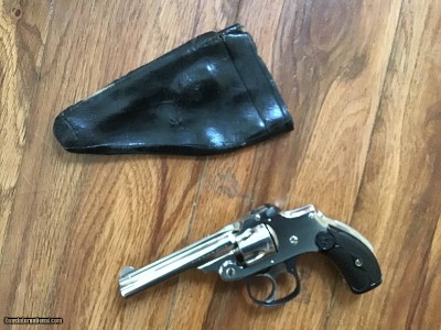 SMITH & WESSON SAFETY HAMMERLESS, LEMON SQUEEZER, TOP BREAK 32 S&W CAL. 3 1/2” BARREL, FACTORY NICKEL, MFG.
BEFORE 1905, APPEARS UNFIRED