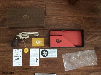 COLT DIAMONDBACK 22 LR. 4” BRIGHT NICKEL, NEW UNFIRED, UNTURNED 100% COND.IN THE BOX WITH OWNERS MANUAL, HANG TAG ETC. - Image 2 of 4