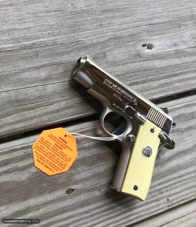 COLT GOVERNMENT MARK IV SERIES 80, 380 AUTO CAL. BRIGHT NICKEL, NEW IN THE BOX, WITH OWNERS MANUAL, HANG TAG, COLT LETTER ETC. - Image 3 of 4
