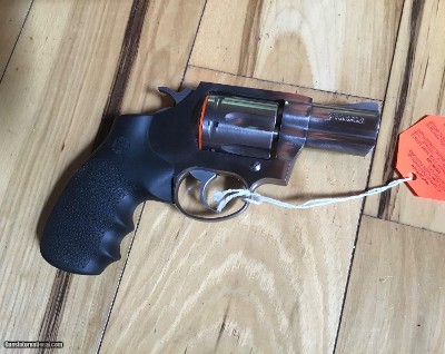 COLT MAGNUM CARRY 357 MAGNUM 2” BARREL, STAINLESS ONLY MADE IN 1999, NEW UNFIRED IN THE BOX WITH OWNERS MANUAL, HANG TAG, ETC. - Image 4 of 6