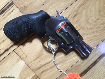 COLT MAGNUM CARRY 357 MAGNUM 2” BARREL, STAINLESS ONLY MADE IN 1999, NEW UNFIRED IN THE BOX WITH OWNERS MANUAL, HANG TAG, ETC. - Image 5 of 6