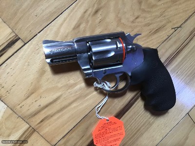 COLT MAGNUM CARRY 357 MAGNUM 2” BARREL, STAINLESS ONLY MADE IN 1999, NEW UNFIRED IN THE BOX WITH OWNERS MANUAL, HANG TAG, ETC. - Image 3 of 6