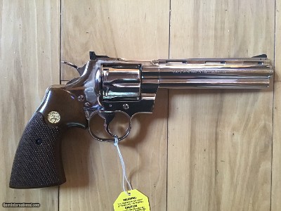 COLT PYTHON 357 MAGNUM 6” BRIGHT NICKEL, MFG. 1968, NEW IN THE BOX WITH OWNERS MANUAL, HANG TAG, COLT SCREW DRIVER, COLT LETTER, EVERY AND ALL PAPERS - Image 3 of 5
