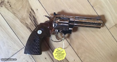 COLT DIAMONDBACK 38 SPC. 4” BRIGHT NICKEL NEW UNFIRED, UNTURNED IN THE BOX WITH OWNERS MANUAL, HANG TAG, COLT LETTER, ETC. MFG. 1972 - Image 3 of 5