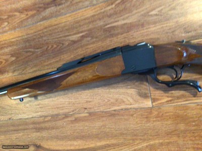 RUGER #1, 22-250 CAL. EARLY MFG. WITH RED RECOIL PAD, NICELY FIGURED WALNUT, 99% COND. - Image 3 of 6