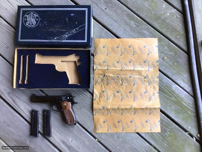 SMITH & WESSON 52 NO DASH 38 SPC. NEW UNFIRED IN THE BOX WITH OWNERS MANUAL,BOTH FACTORY MAGAZINES & OIL PAPER