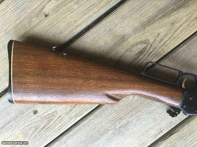 MARLIN ORIGINAL GOLDEN 39 MOUNTIE 22 CAL. 20” MICRO-GROOVE BARREL, JM STAMPED, STRAIGHT STOCK, HAMMER EXTENSION, 99% COND. APPEARS UNFIRED - Image 2 of 9