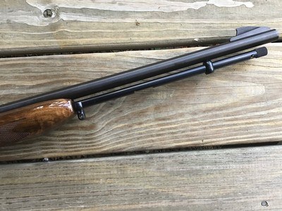 REMINGTON 552 DELUXE SPEEDMASTER DELUXE, HIGH GLOSS WALNUT CHECKERED WOOD 99% COND. - Image 9 of 9