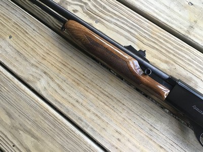 REMINGTON 552 DELUXE SPEEDMASTER DELUXE, HIGH GLOSS WALNUT CHECKERED WOOD 99% COND. - Image 4 of 9