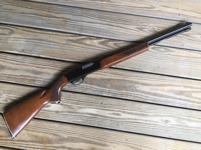 WINCHESTER 275 DELUXE 22 MAGNUM, PUMP, WALNUT CHECKERED WOOD, WHITE OUTLINED 99% COND.