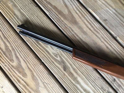 WINCHESTER 275 DELUXE 22 MAGNUM, PUMP, WALNUT CHECKERED WOOD, WHITE OUTLINED 99% COND. - Image 5 of 9