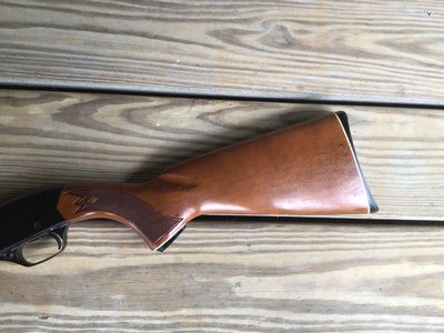 WINCHESTER 275 DELUXE 22 MAGNUM, PUMP, WALNUT CHECKERED WOOD, WHITE OUTLINED 99% COND. - Image 2 of 9