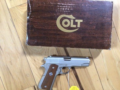 COLT COMBAT COMMANDER 45 ACP. SATIN NICKEL, SERIES 70, NEW UNFIRED IN THE BOX WITH OWNERS MANUAL, HANG TAG, COLT LETTER, ETC. - Image 2 of 3