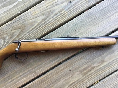 REMINGTON 581 BOLT ACTION CLIP FED, 22 LR. WALNUT STOCK, 99% COND. - Image 7 of 8
