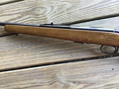 REMINGTON 581 BOLT ACTION CLIP FED, 22 LR. WALNUT STOCK, 99% COND. - Image 3 of 8