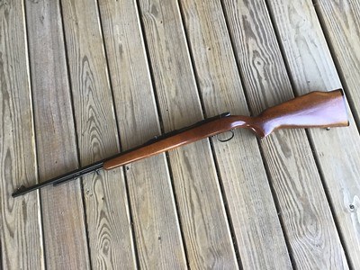 REMINGTON 582 22 LR. WALNUT STOCK, TUBE FEED, 99% BLUE, 98% WOOD COND.