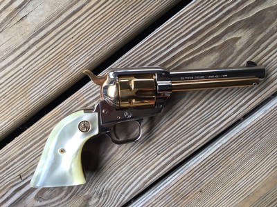 COLT COMMERATIVE “PAT GARRETT” OF THE LAWMAN SERIES FRONTIER SCOUT MADE 1968, 22 LR. NEW UNFIRED IN THE WOODEN DISPLAY CASE - Image 3 of 5