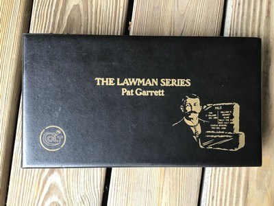 COLT COMMERATIVE “PAT GARRETT” OF THE LAWMAN SERIES FRONTIER SCOUT MADE 1968, 22 LR. NEW UNFIRED IN THE WOODEN DISPLAY CASE - Image 2 of 5
