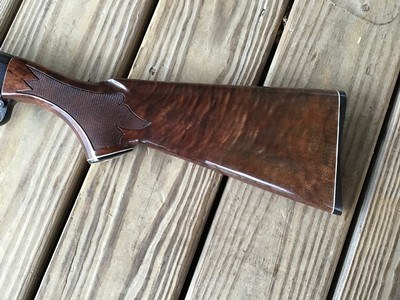 REMINGTON 1100SKEET-T 28 GA. 25” SKEET, HAS THE MOST OUTSTANDING FACTORY DELUXE FANCY HIGH GLOSS WALNUT WOOD YOU WILL EVER SEE ON A REMINGTON 1100 - Image 3 of 9