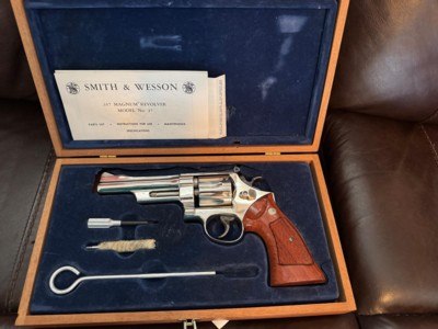 SMITH & WESSON 27-2, RARE 5” BARREL, BRIGHT NICKEL, NEW UNFIRED 100% COND. IN THE SMITH & WESSON WOODEN PRESENTATION CASE WITH OWNERS MANUAL ETC. - Image 1 of 6