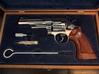 SMITH & WESSON 27-2, RARE 5” BARREL, BRIGHT NICKEL, NEW UNFIRED 100% COND. IN THE SMITH & WESSON WOODEN PRESENTATION CASE WITH OWNERS MANUAL ETC. - Image 4 of 6