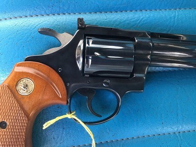 COLT DIAMONDBACK 38 SPC. “RARE 6” BLUE” NEW UNFIRED 100% COND. NO TURN RING,IN THE BOX WITH OWNERS MANUAL, HANG TAG & ETC. - Image 5 of 6