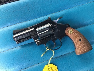 COLT DIAMONDBACK 38 SPC. 2 1/2” BLUE, NEW UNFIRED 100% COND., NO TURN RING IN THE BOX WITH OWNERS MANUAL, HANG TAG & ETC. - Image 2 of 5