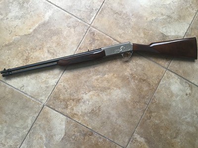 BROWNING BAR GRADE 2, GOLD TRIGGER, FANTASTIC FANCY WALNUT, ENGRAVED RECEIVER WITH RABBIT ONE SIDE & SQUIRREL ON THE OTHER SIDE, 22 LR. 99++++% COND - Image 4 of 9