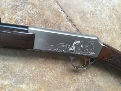 BROWNING BAR GRADE 2, GOLD TRIGGER, FANTASTIC FANCY WALNUT, ENGRAVED RECEIVER WITH RABBIT ONE SIDE & SQUIRREL ON THE OTHER SIDE, 22 LR. 99++++% COND - Image 3 of 9