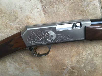 BROWNING BAR GRADE 2, GOLD TRIGGER, FANTASTIC FANCY WALNUT, ENGRAVED RECEIVER WITH RABBIT ONE SIDE & SQUIRREL ON THE OTHER SIDE, 22 LR. 99++++% COND - Image 7 of 9